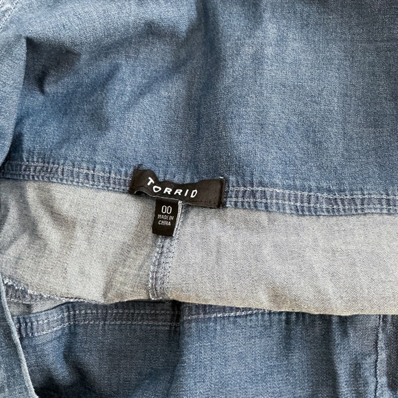 Torrid Chambray Short Overalls Medium NWT - Picture 8 of 9